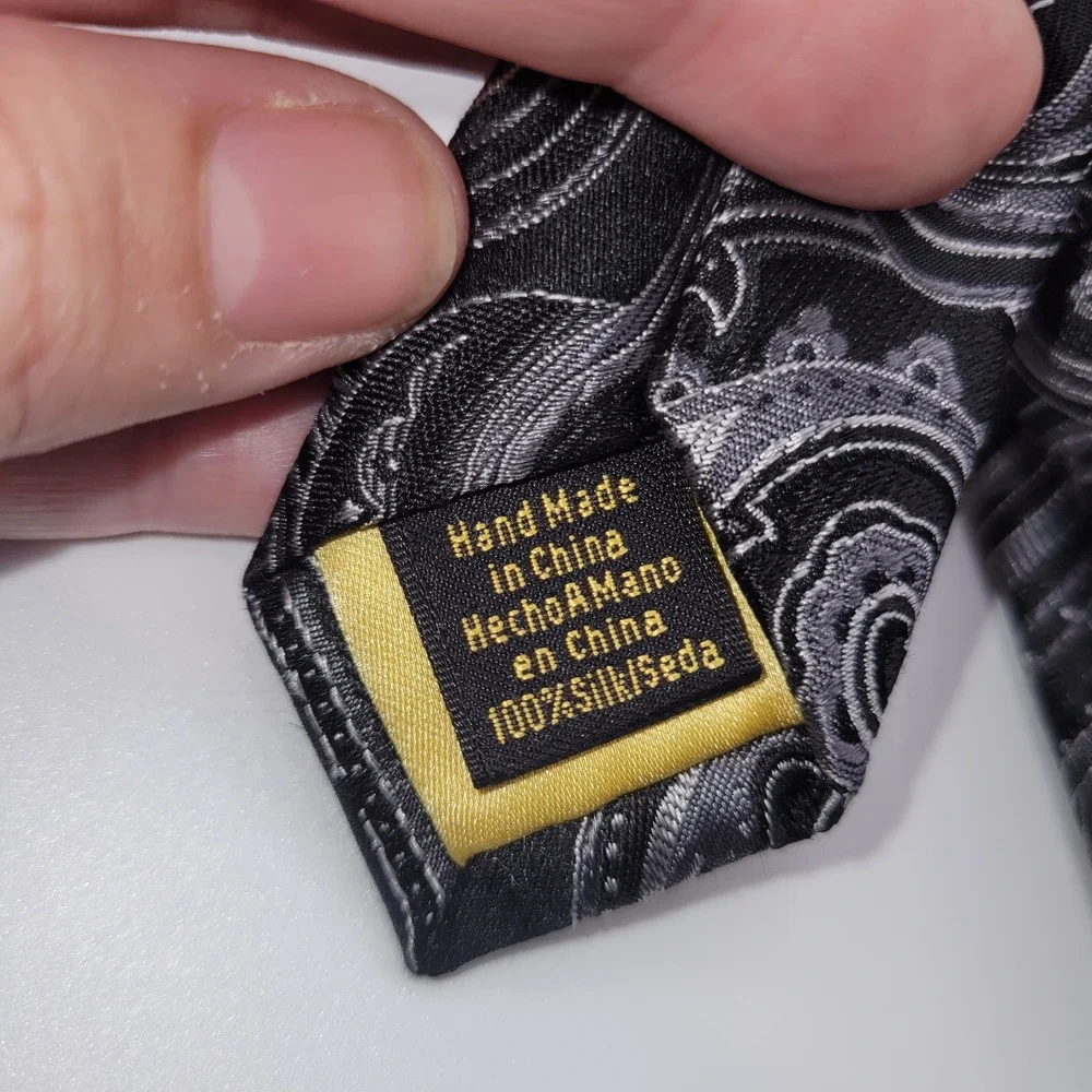 Donald J Trump Signature Collection Silk Paisley Tie Black Grey Gold Crest 60in